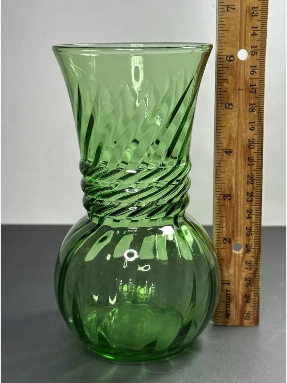Vintage Indian Glass Vase Emerald Green Optic Swirl Rope Twist 31508 MCM 6.25